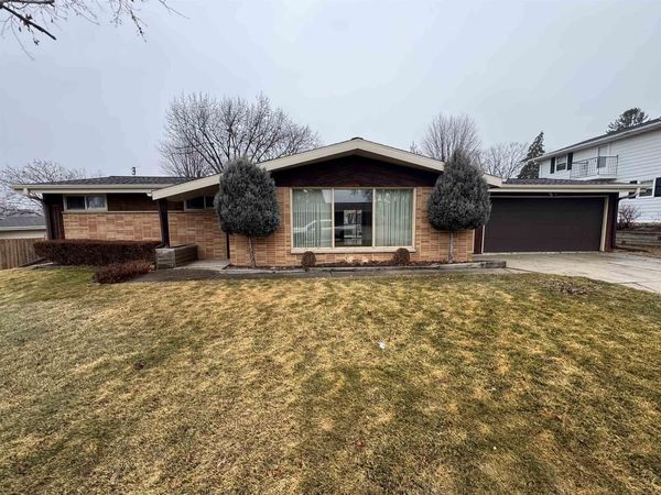 2414 LINA LANE, Green Bay, WI 54304