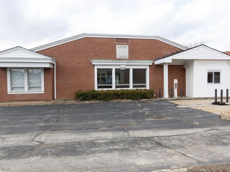 2911 Youngstown Road SE, Warren, OH 44484 Photo 2