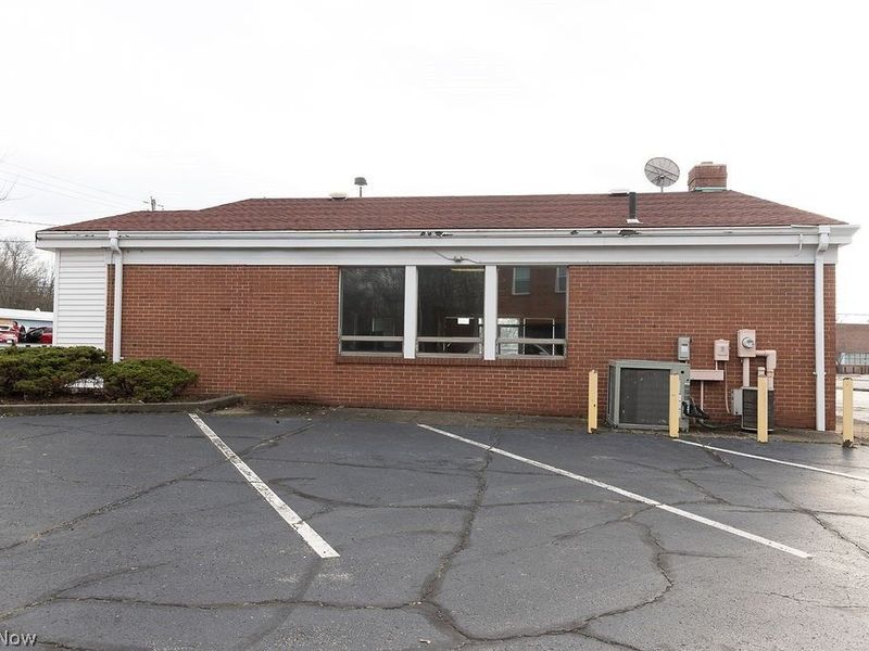 2911 Youngstown Road SE, Warren, OH 44484 Photo 5