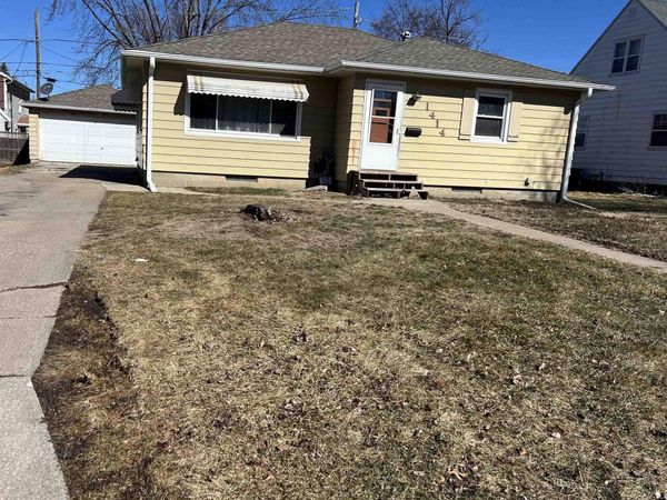 1414 Maxine Avenue, Waterloo, IA 50701