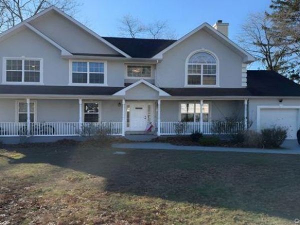 6 Denmark Court , Huntington, NY 11743