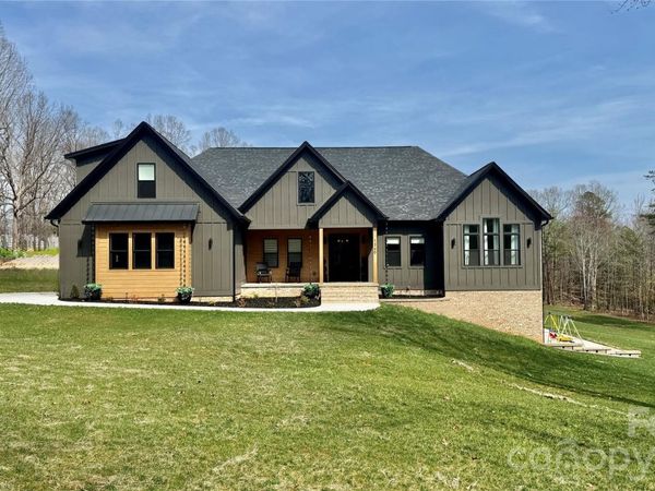 1360 Sain Road , Hickory, NC 28602