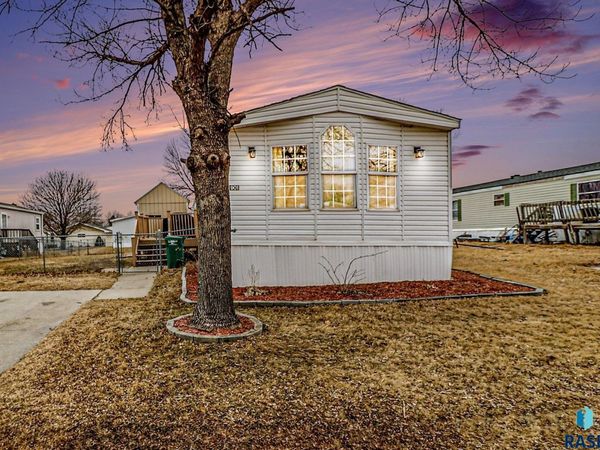 901 N Doland Pl, Sioux Falls, SD 57107