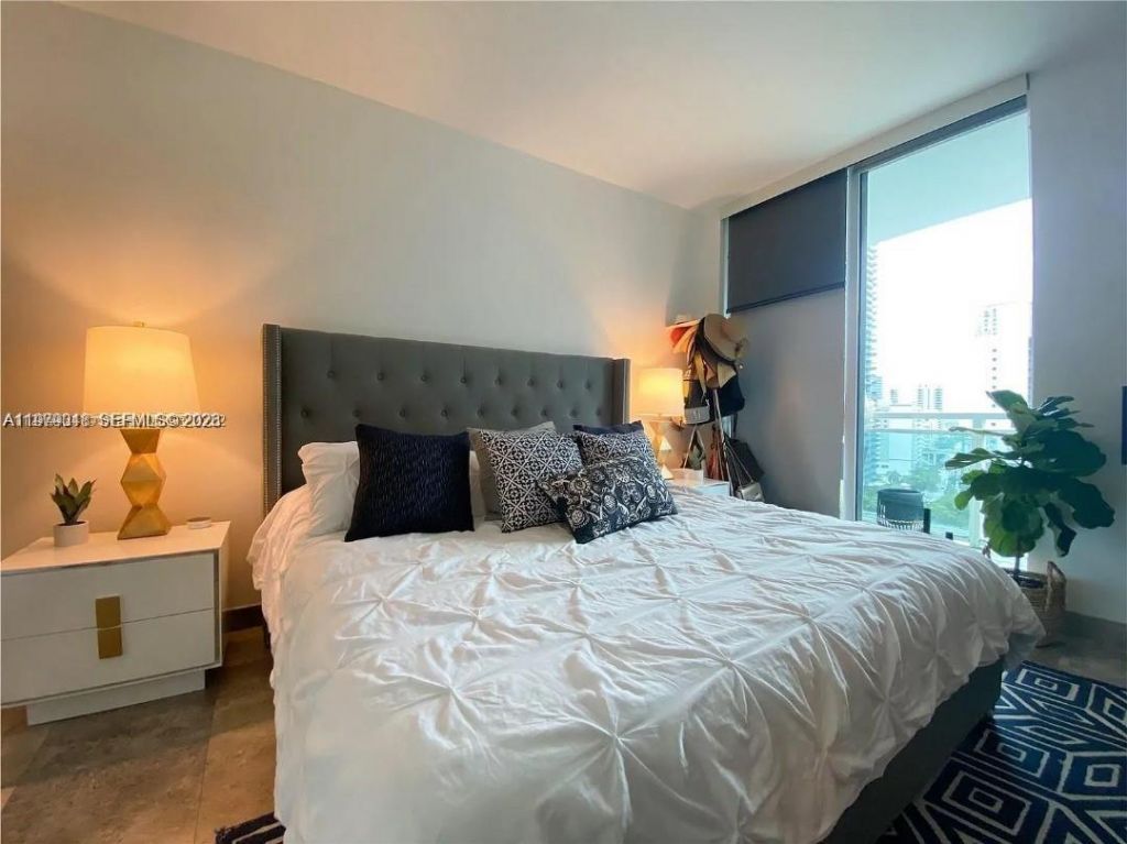 951 Brickell Ave , Unit 1205, Miami, FL 33131 Photo