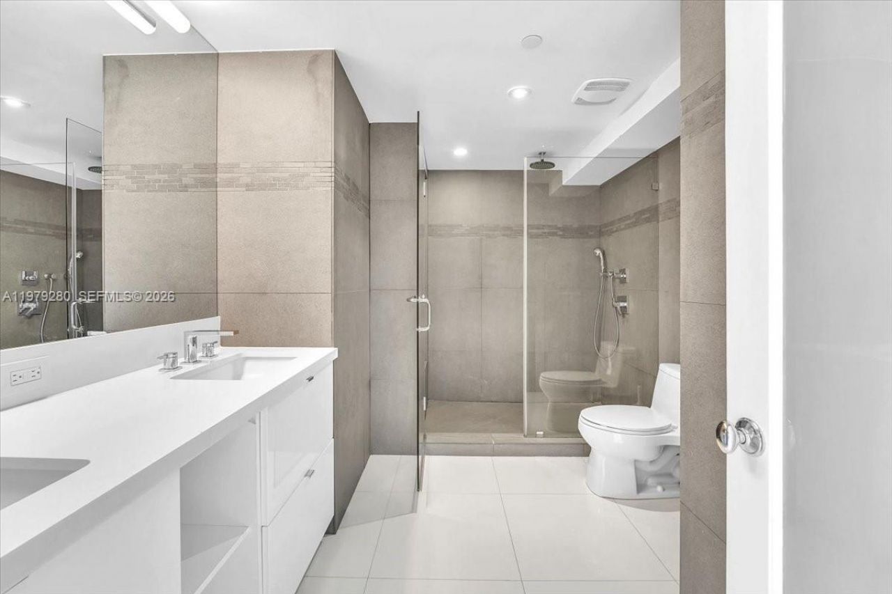 400 S Pointe Dr , Unit 1910, Miami Beach, FL 33139 Photo