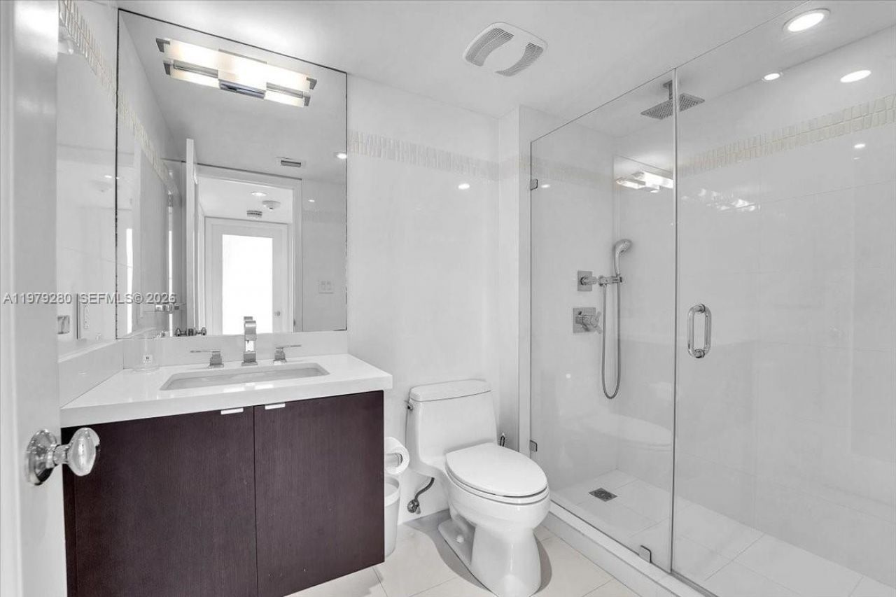 400 S Pointe Dr , Unit 1910, Miami Beach, FL 33139 Photo