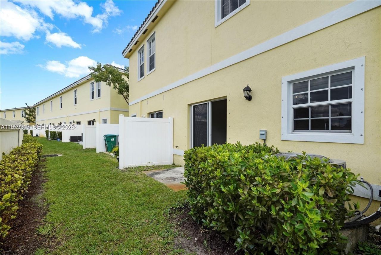 1121 NW 41st Ln , Lauderhill, FL 33313 Photo