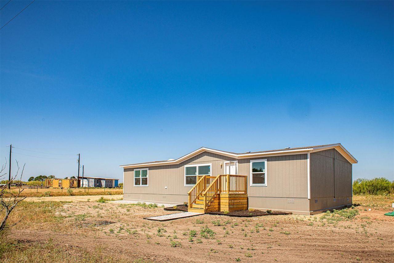 135 Spanish Oak Rd, Dale, TX 78616 Main Photo