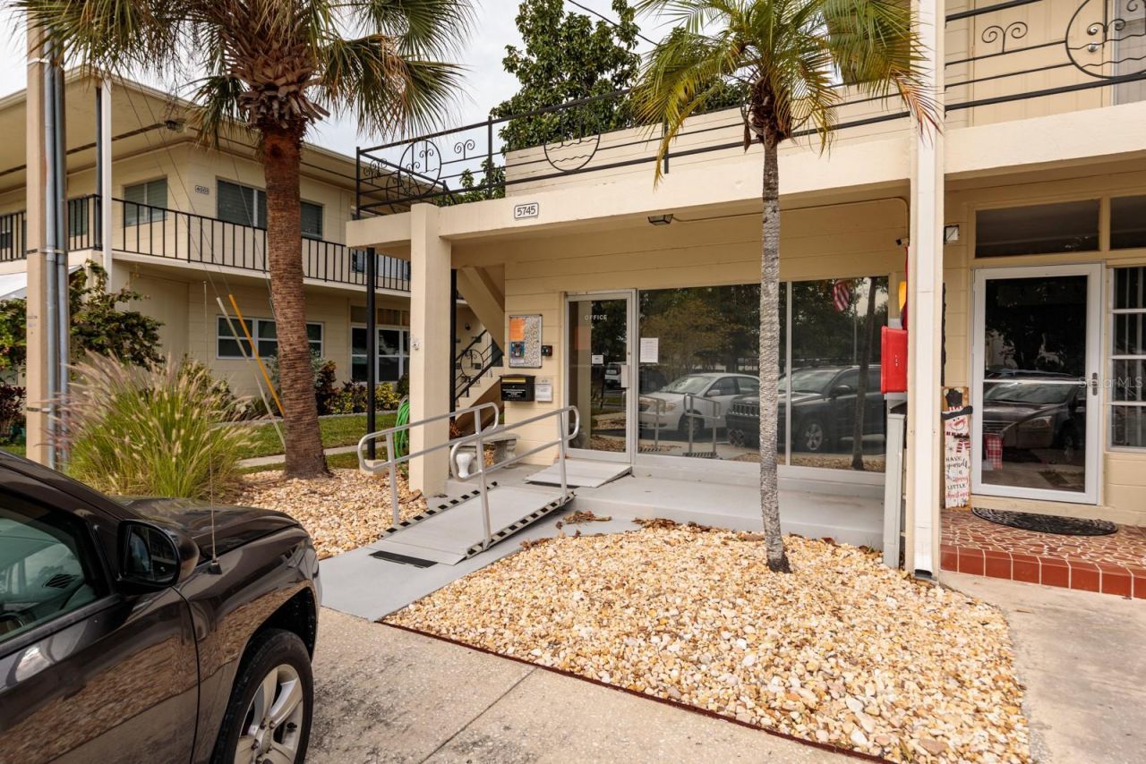 4143 56th Street N, Unit 903, Kenneth City, FL 33709 Photo