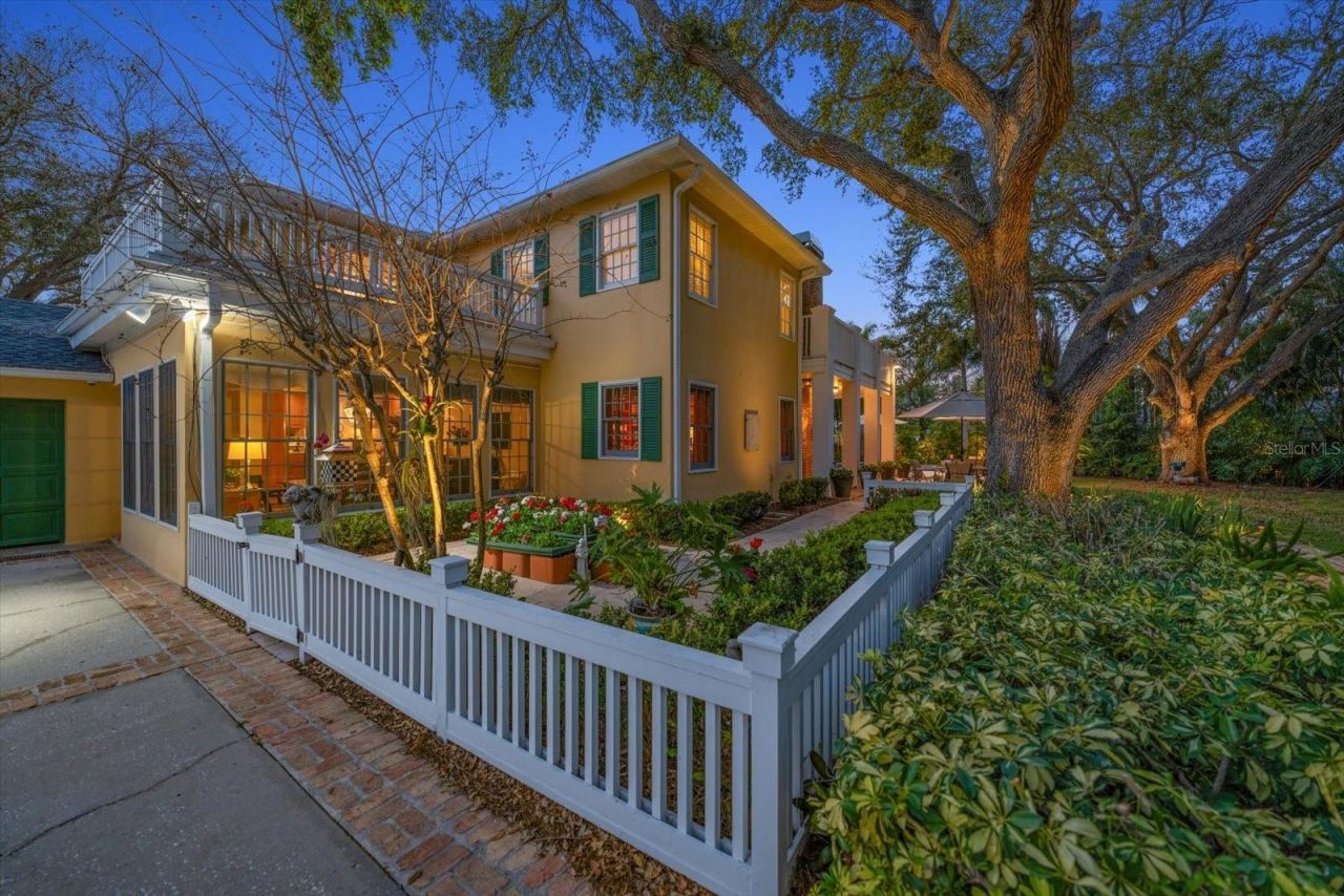 100 Sarasota Road, Belleair, FL 33756 Photo