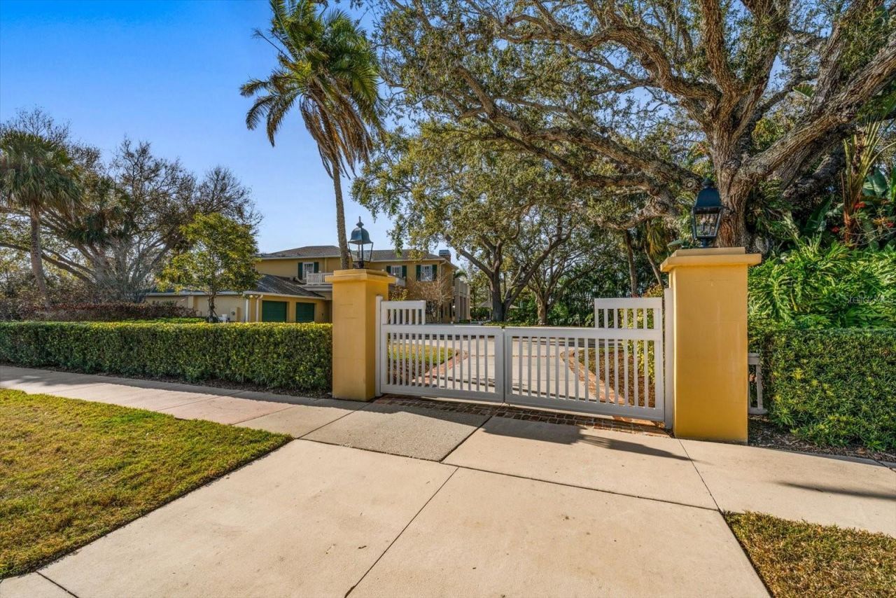 100 Sarasota Road, Belleair, FL 33756 Photo