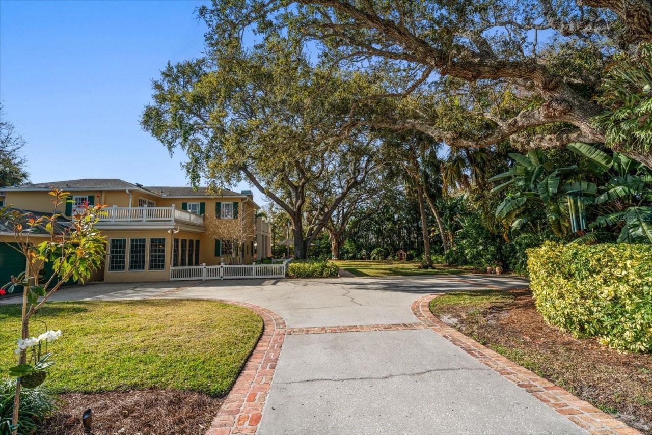 100 Sarasota Road, Belleair, FL 33756 Photo