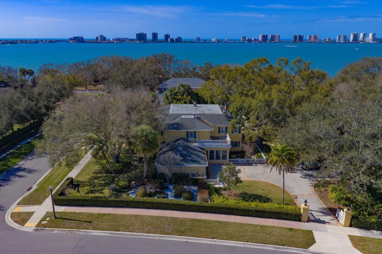 100 Sarasota Road, Belleair, FL 33756 Photo