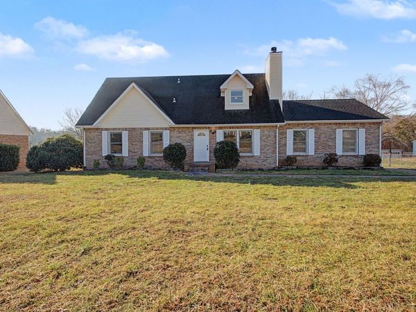 602 Kingston Dr , Clarksville, TN 37042