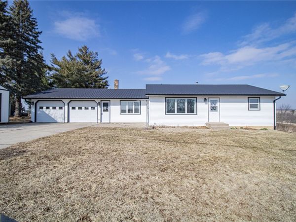 19576 Lake View Road, Anamosa, IA 52205