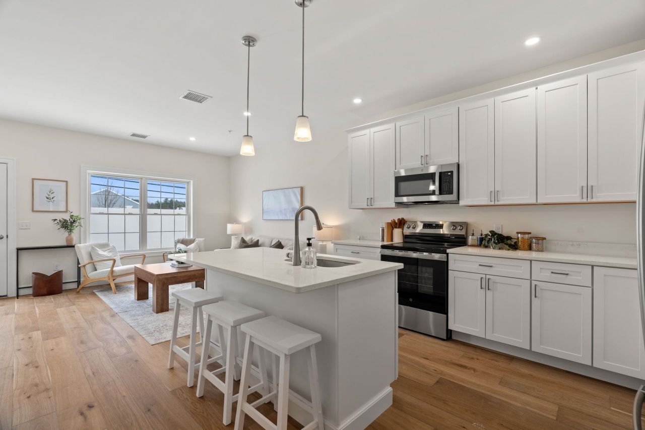 15 Suffolk Drive, Unit 6, Concord, NH 03303 Main Photo