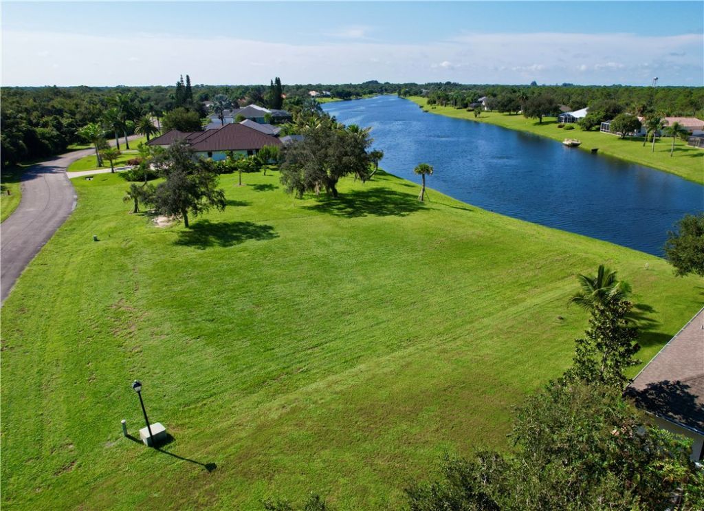 1552 Eagles Circle, Sebastian, FL 32958 Photo