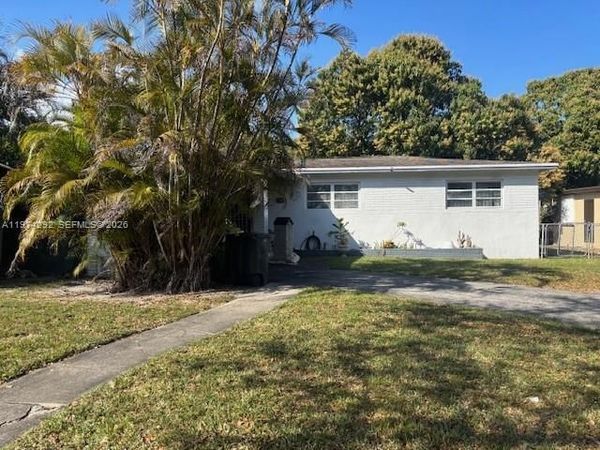 15 NE 130th St , North Miami, FL 33161