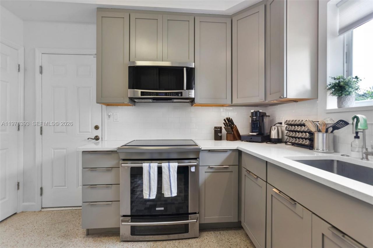 8700 N Miami Ave , Unit 8700, El Portal, FL 33150 Photo