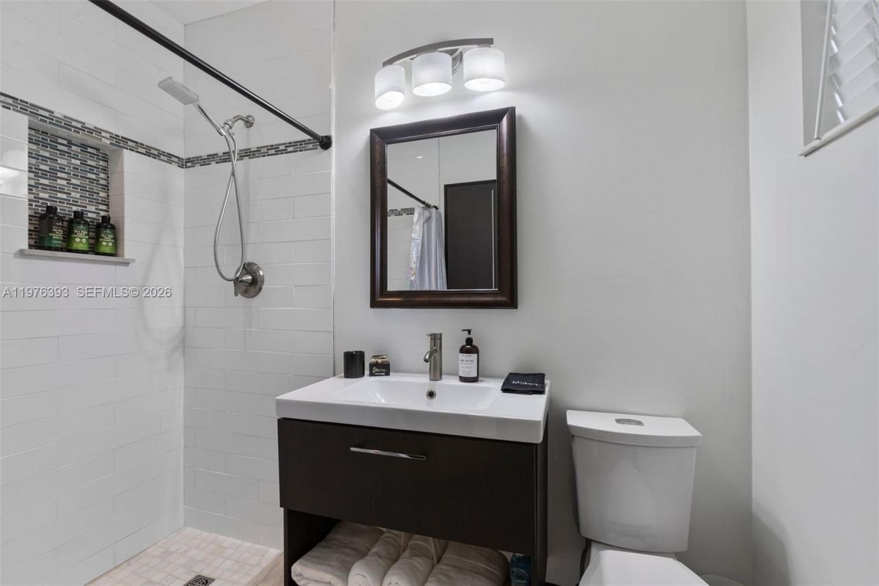 8700 N Miami Ave , Unit 8700, El Portal, FL 33150 Photo