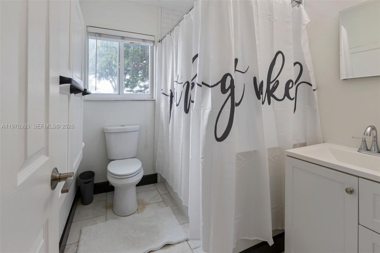 8700 N Miami Ave , Unit 8700, El Portal, FL 33150 Photo