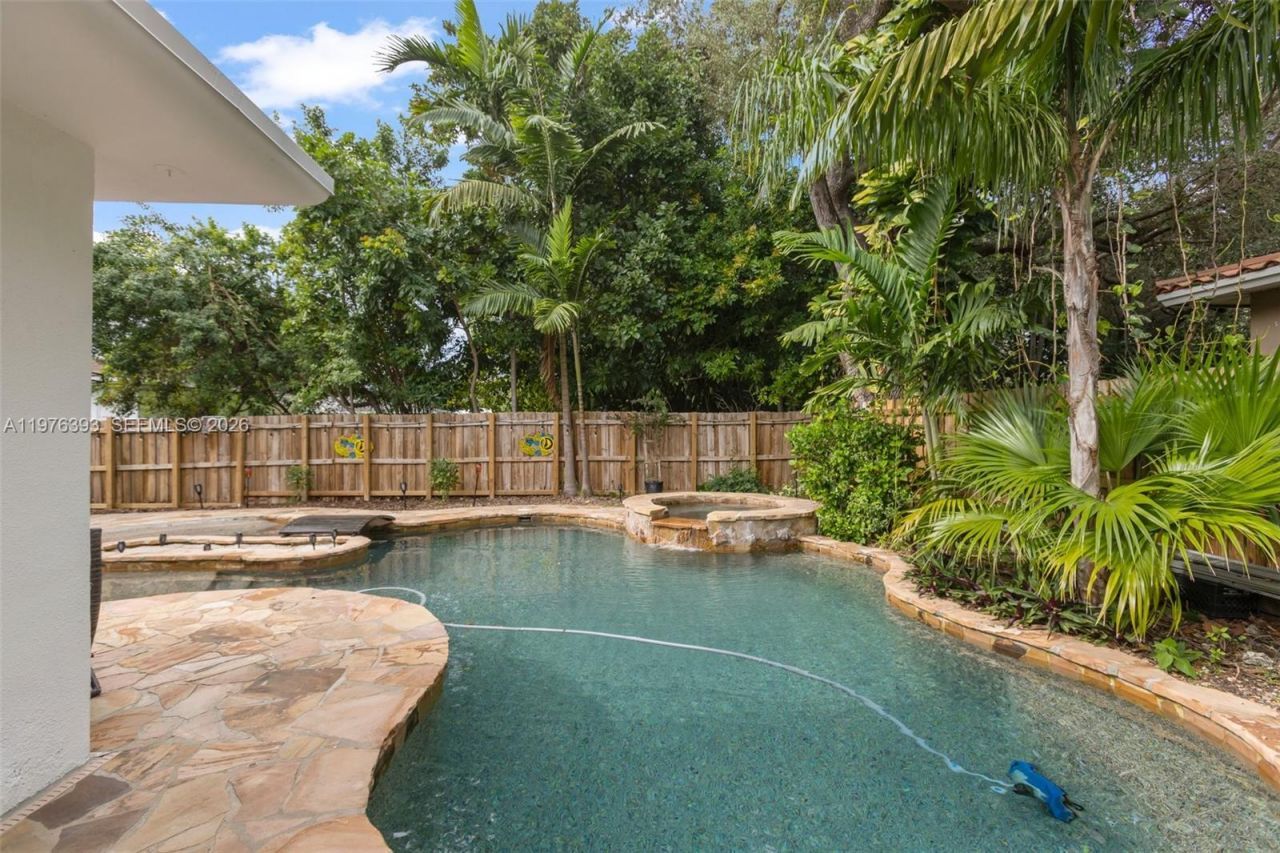 8700 N Miami Ave , Unit 8700, El Portal, FL 33150 Photo