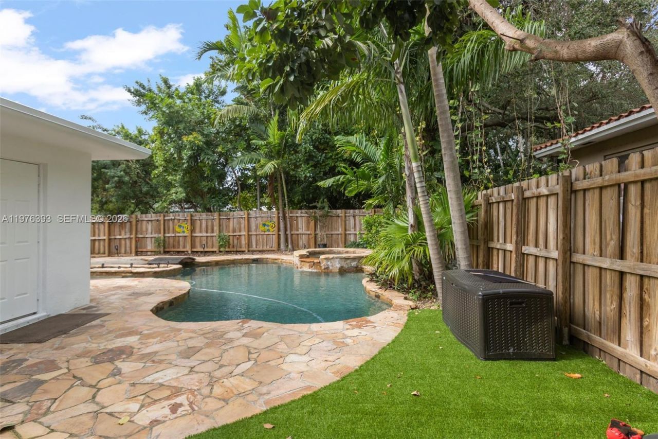 8700 N Miami Ave , Unit 8700, El Portal, FL 33150 Photo