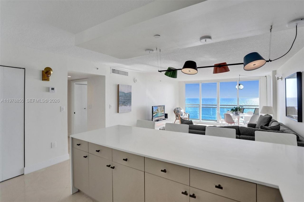 6917 Collins Ave, Unit 915, Miami Beach, FL 33141 Photo