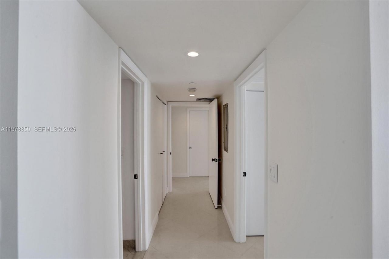 6917 Collins Ave, Unit 915, Miami Beach, FL 33141 Photo