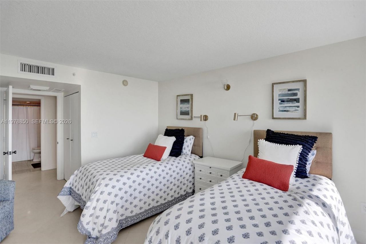 6917 Collins Ave, Unit 915, Miami Beach, FL 33141 Photo