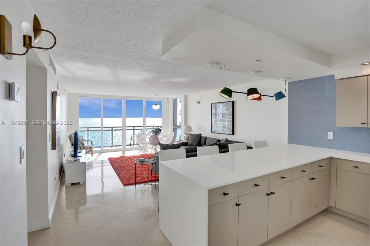 6917 Collins Ave, Unit 915, Miami Beach, FL 33141 Photo