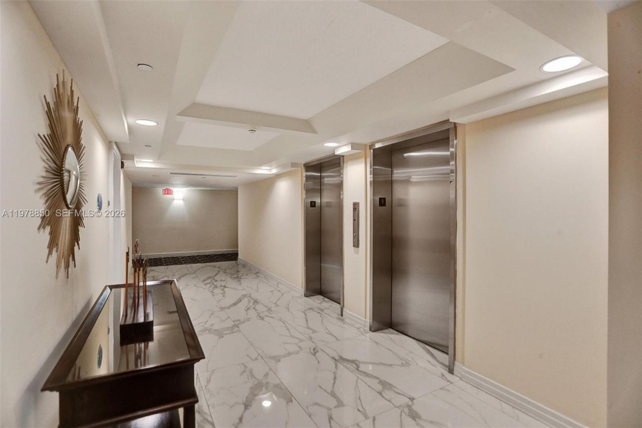 6917 Collins Ave, Unit 915, Miami Beach, FL 33141 Photo