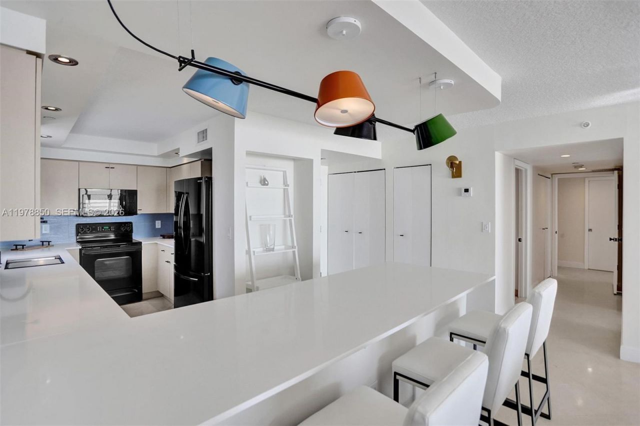 6917 Collins Ave, Unit 915, Miami Beach, FL 33141 Photo