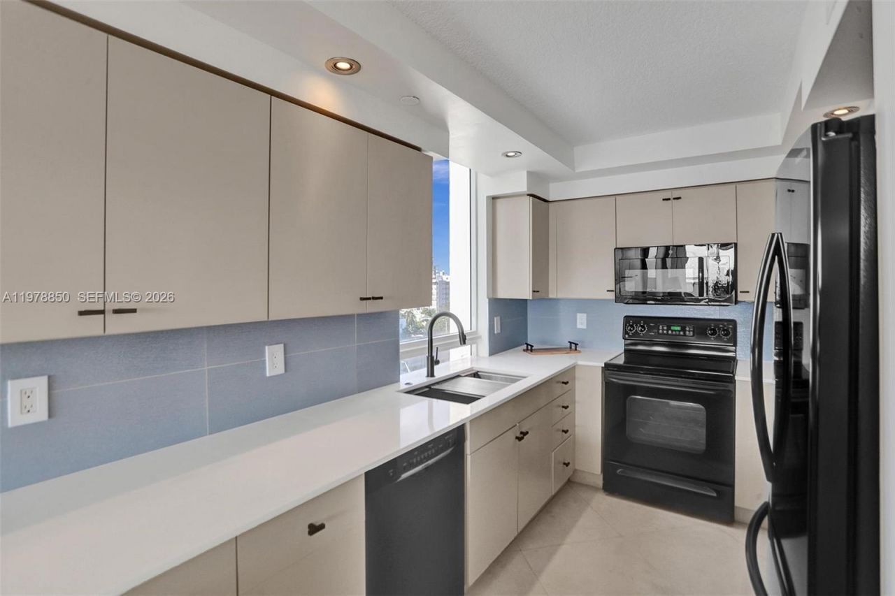 6917 Collins Ave, Unit 915, Miami Beach, FL 33141 Photo