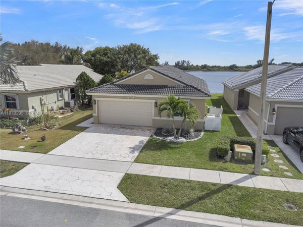 9900 S Grand Duke Cir , Tamarac, FL 33321