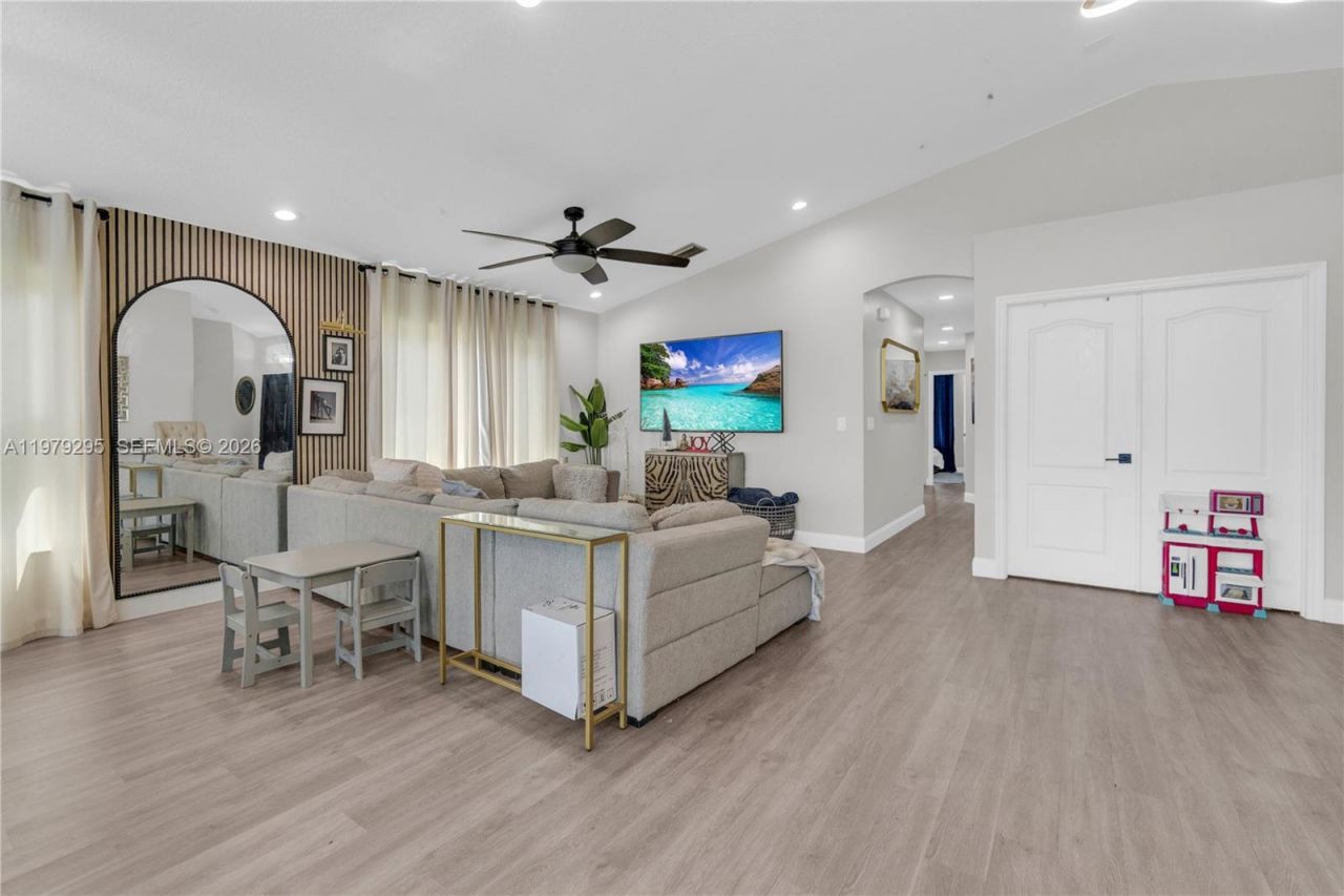 9900 S Grand Duke Cir, Tamarac, FL 33321 Photo