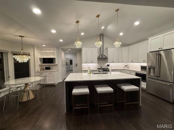 70 E Ladue Estates Drive , Creve Coeur, MO 63141