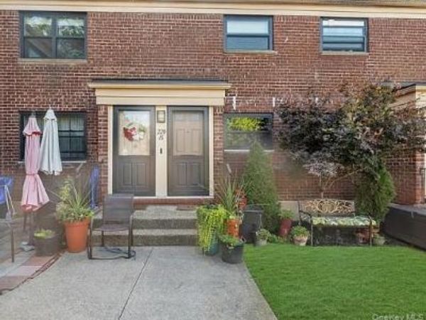 220-16 75th Avenue, Unit 210A2, Oakland Gardens, NY 11364