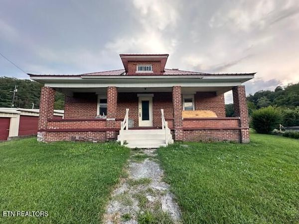 6148 Dr Thomas Walker Rd, Rose Hill, VA 24281