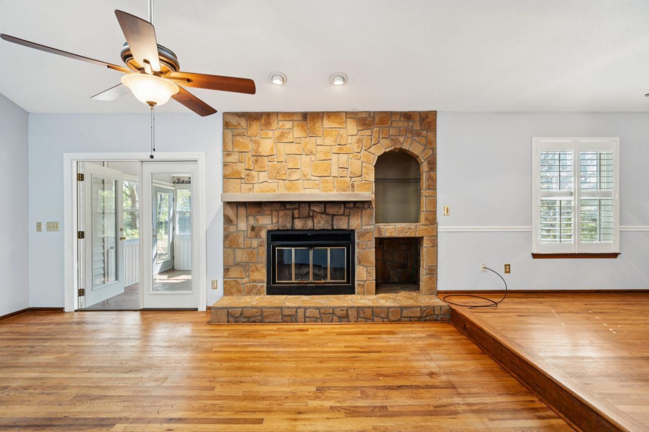 2627 Sun Beam Way Photo 18