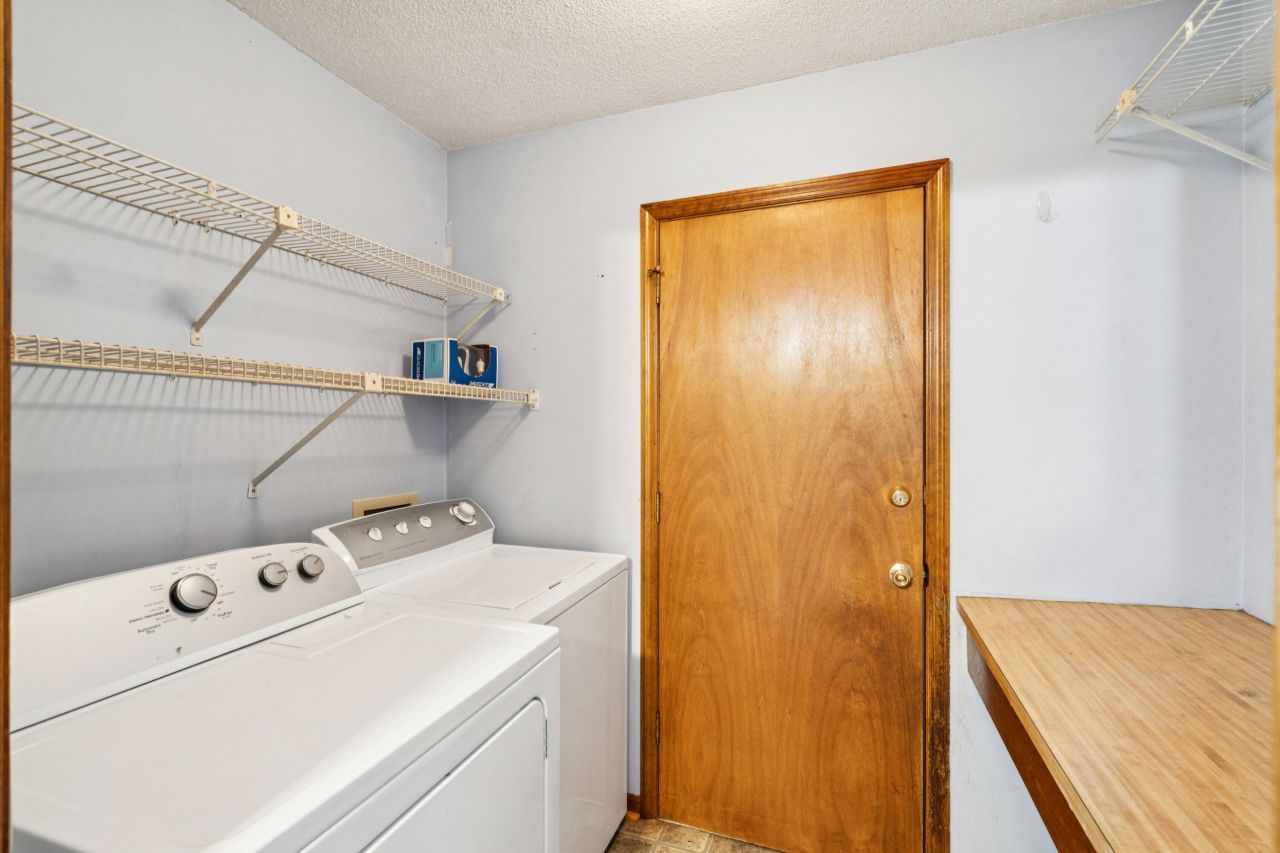 2627 Sun Beam Way Photo 40