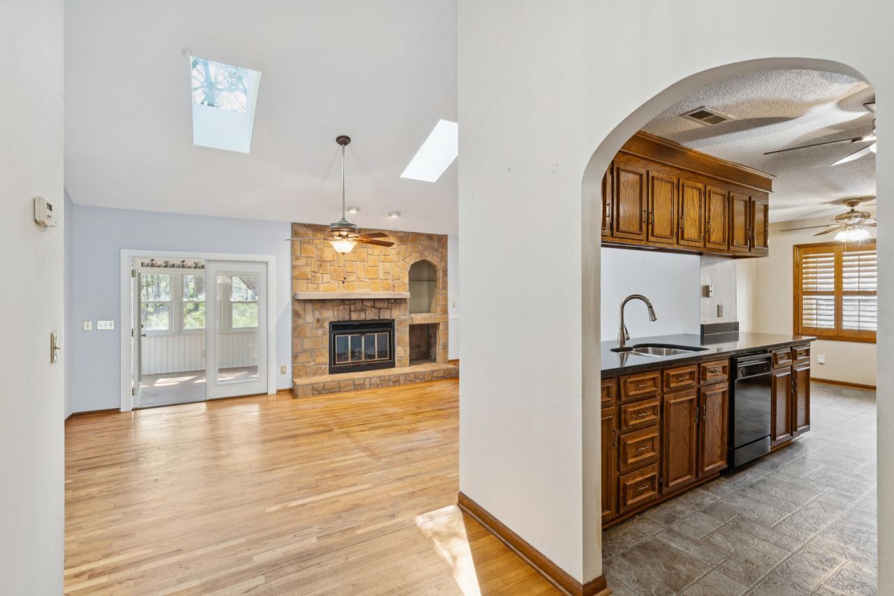 2627 Sun Beam Way Photo 6