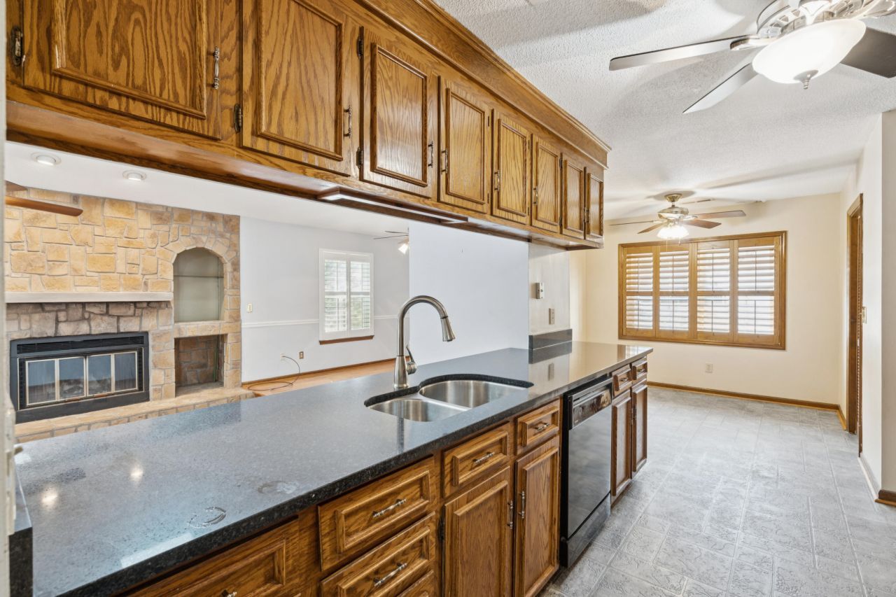 2627 Sun Beam Way Photo 8