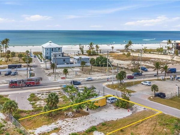 110 Mango ST , FORT MYERS BEACH, FL 33931