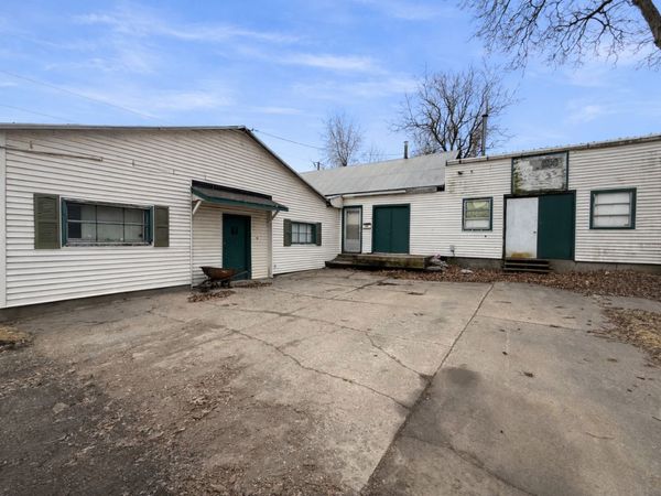 4810 2nd Avenue , Moline, IL 61265