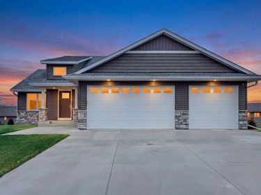 310 Falcon Run, Eagle Lake, MN 56024