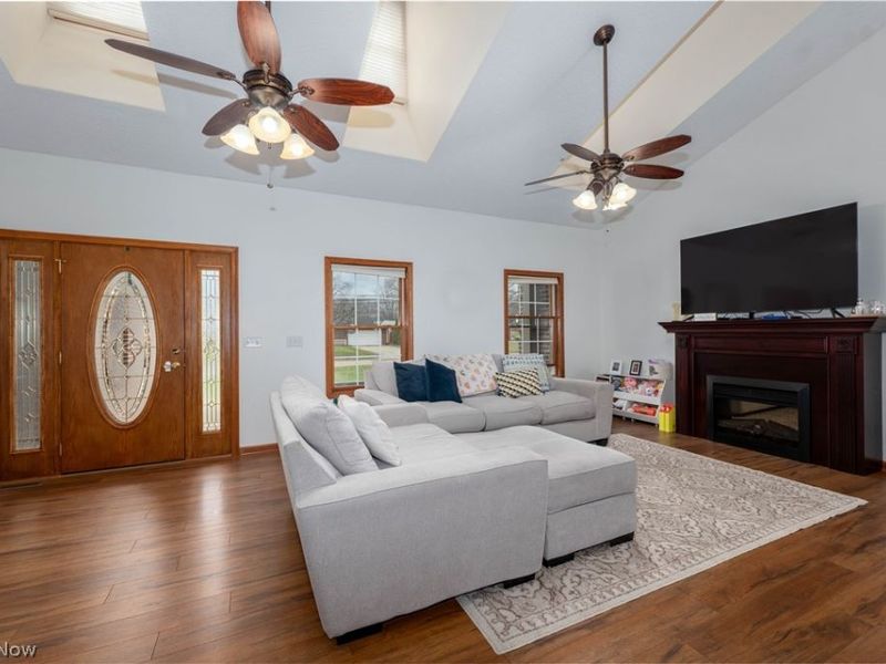 407 31st Street SW, Barberton, OH 44203 Photo 2