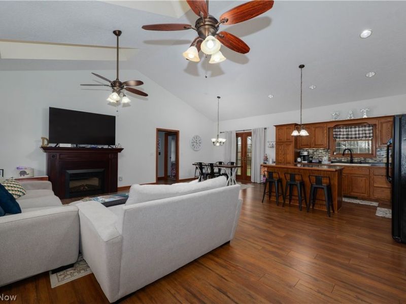 407 31st Street SW, Barberton, OH 44203 Photo 3