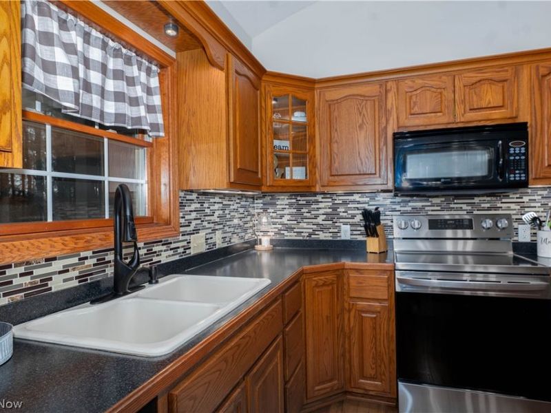 407 31st Street SW, Barberton, OH 44203 Photo 5