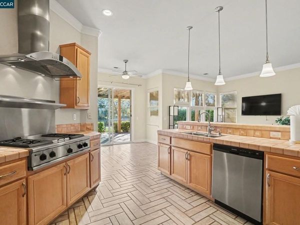 208 Summerset Dr, Brentwood, CA 94513